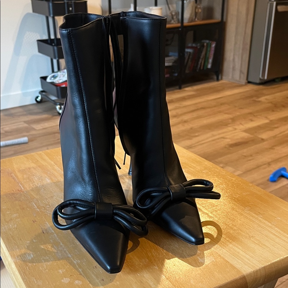 MACH & MACH Black Heeled Boots with Bow